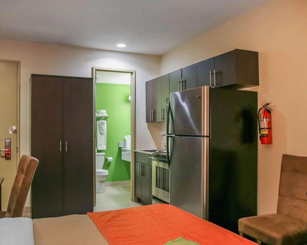 Econo Lodge Winnipeg Room photo