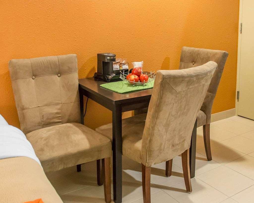 Econo Lodge Winnipeg Room photo