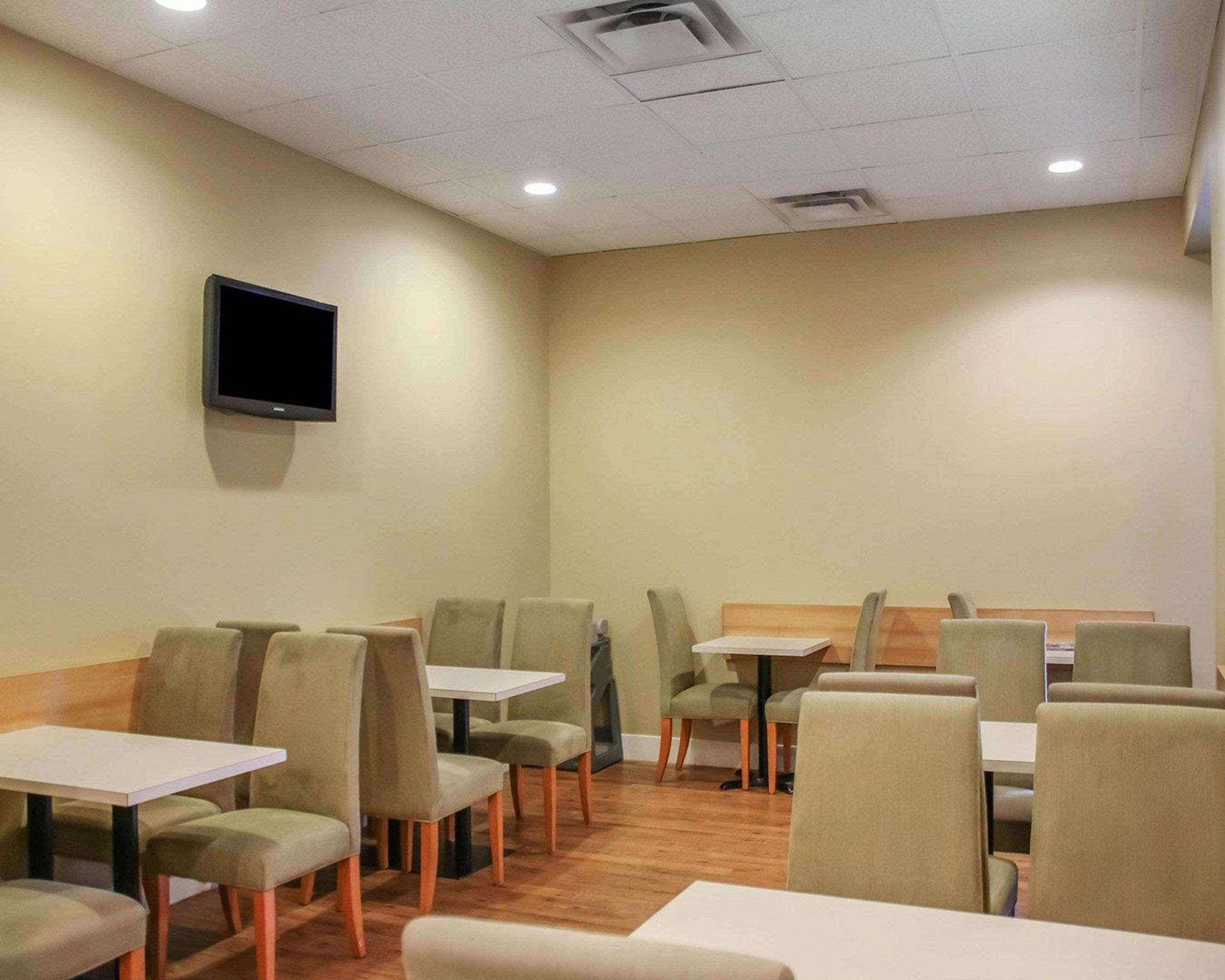 Econo Lodge Winnipeg Exterior photo